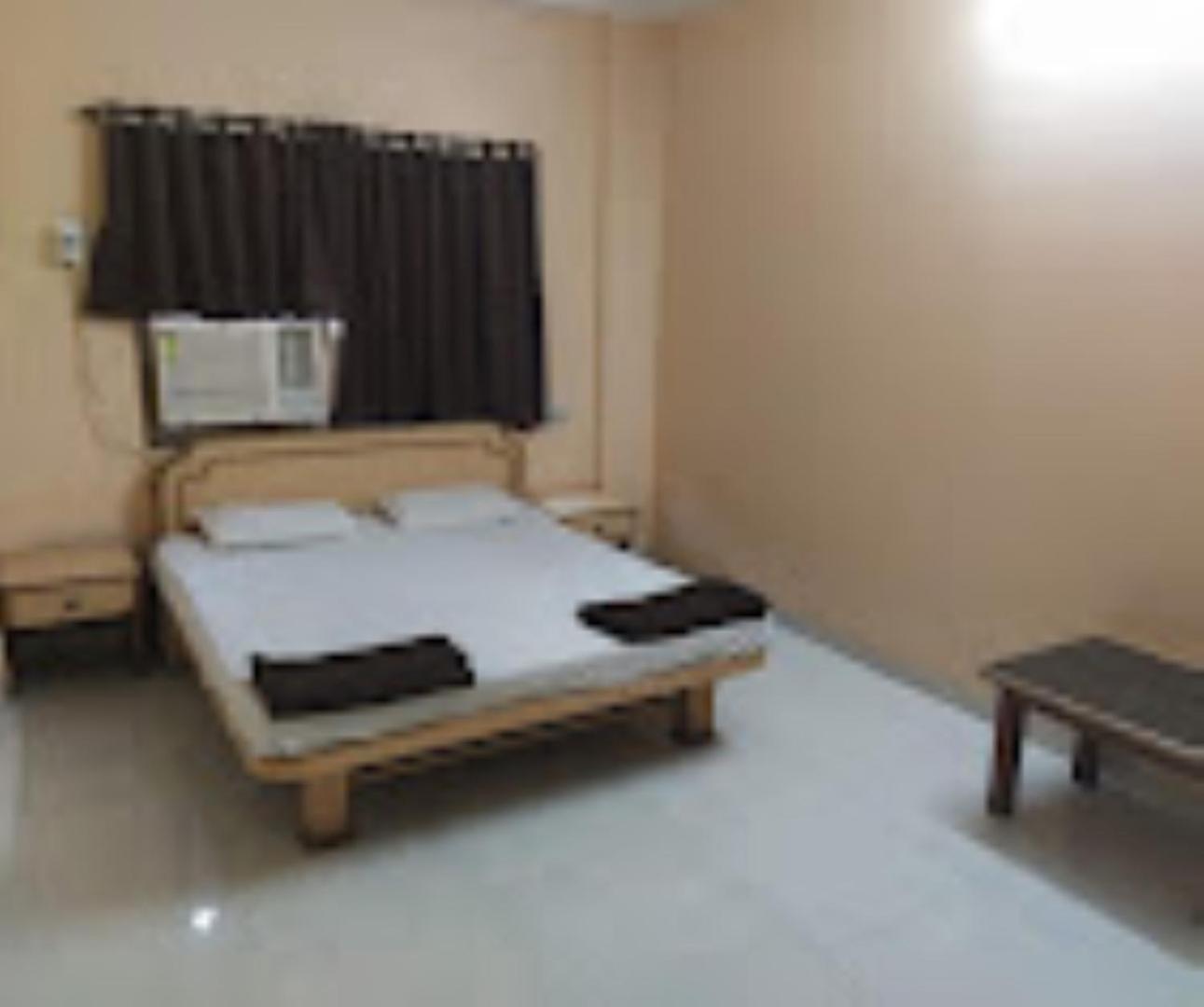 Hotel Pritam Palace , Dhule Exteriör bild